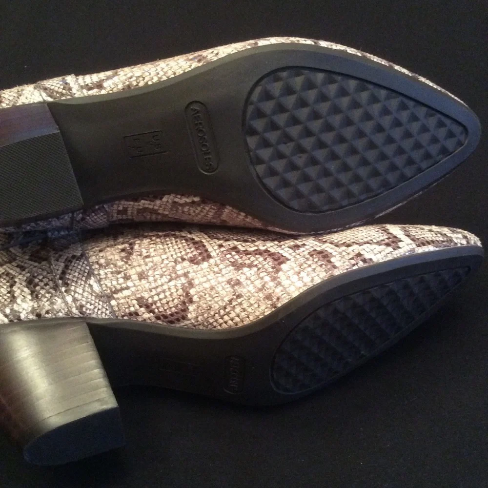 AEROSOLES nwot martha